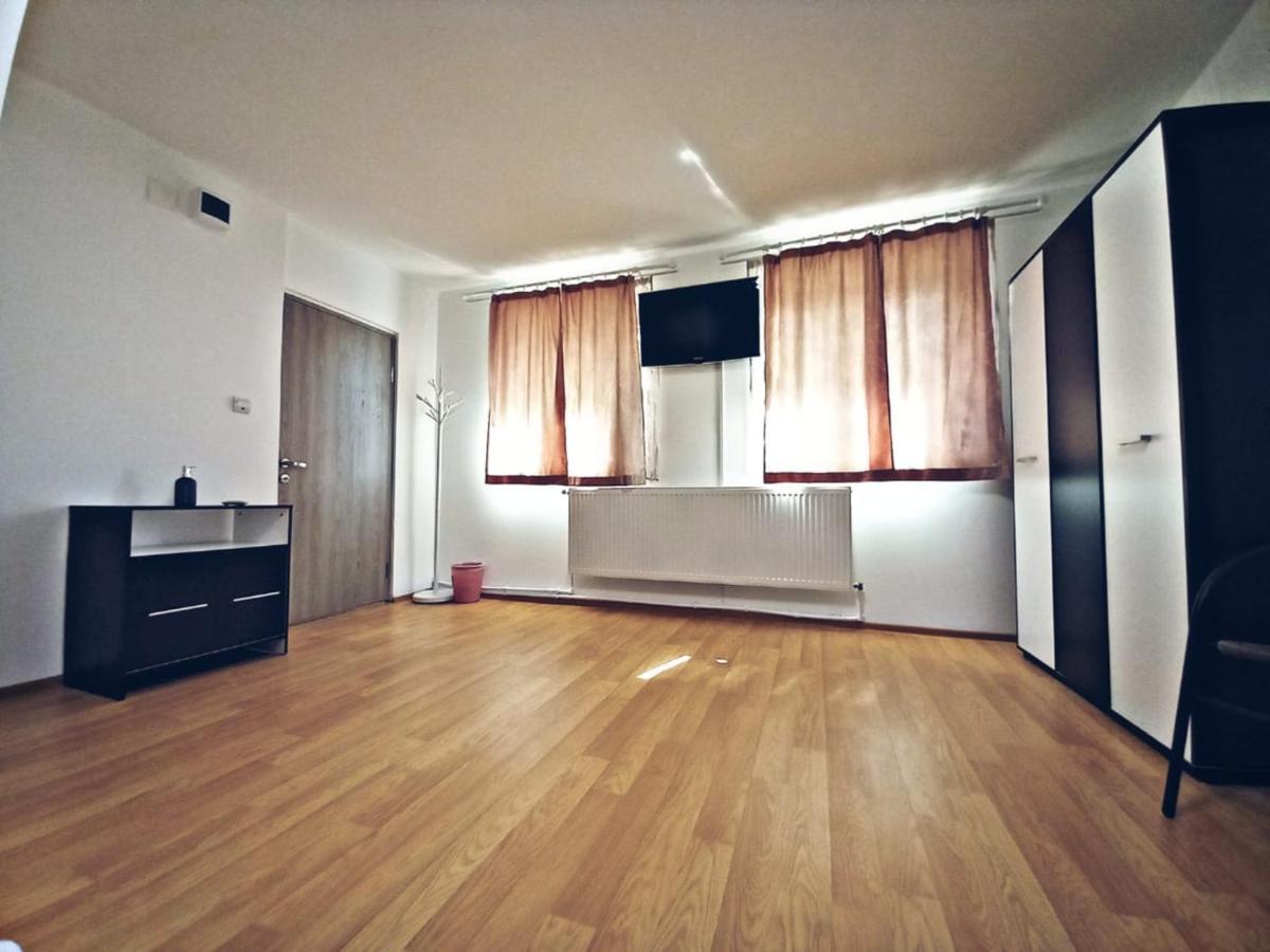 Camere In Regim Hotelier Braşov Exterior foto