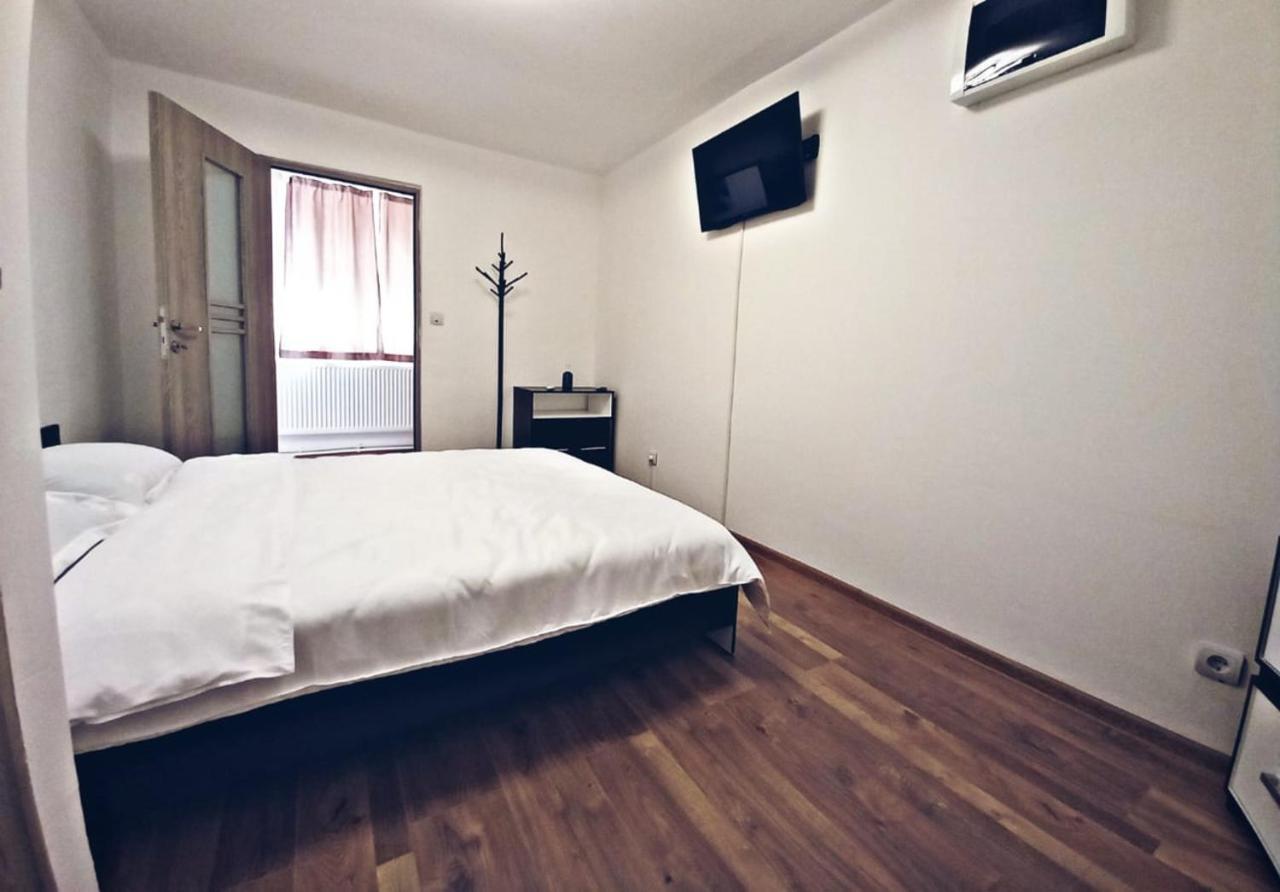 Camere In Regim Hotelier Braşov Exterior foto