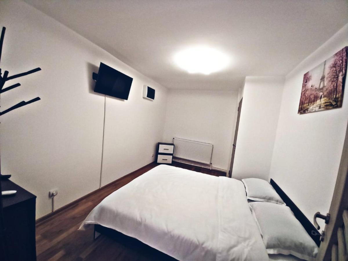 Camere In Regim Hotelier Braşov Exterior foto