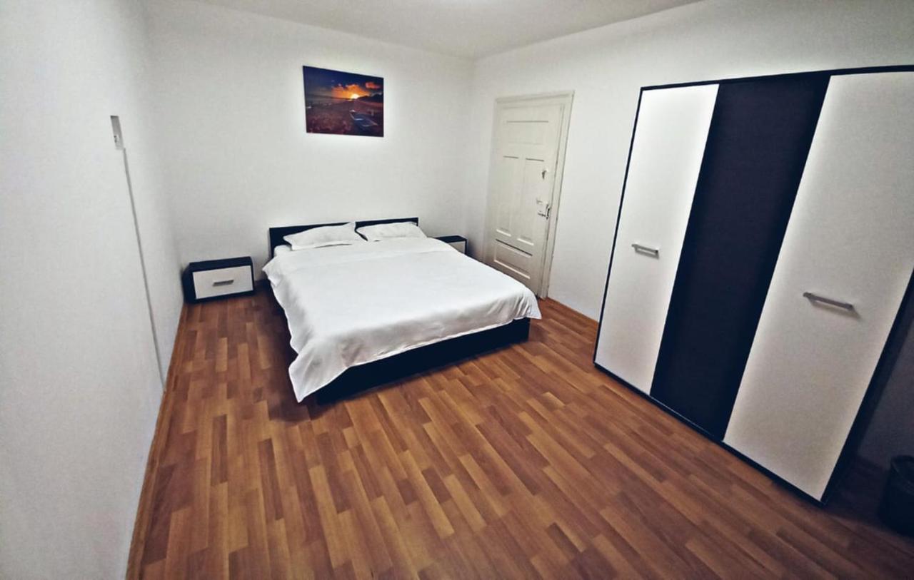 Camere In Regim Hotelier Braşov Exterior foto